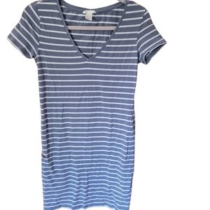 H&M Basic Tshirt Dress Medium Short Sleeve Gray and white Stripe V-Neck